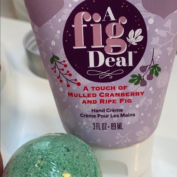 Limited edition hand cream and bath bomb duo - Picture 2 of 2